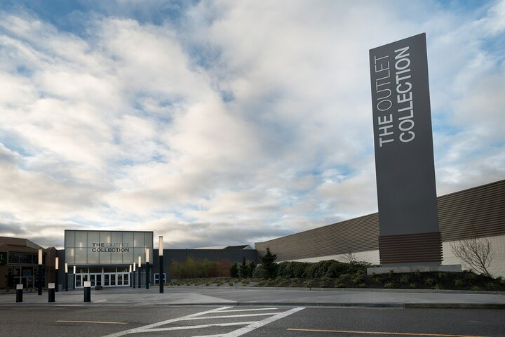 Private Shopping Tour from Seattle hotels to The Outlet Seattle - Photo 1 of 7